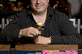 WSOP Den 1c: Lisandro pořád jede