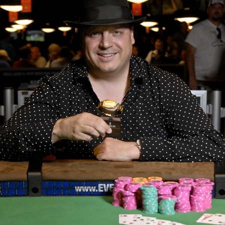 WSOP Den 1c: Lisandro pořád jede