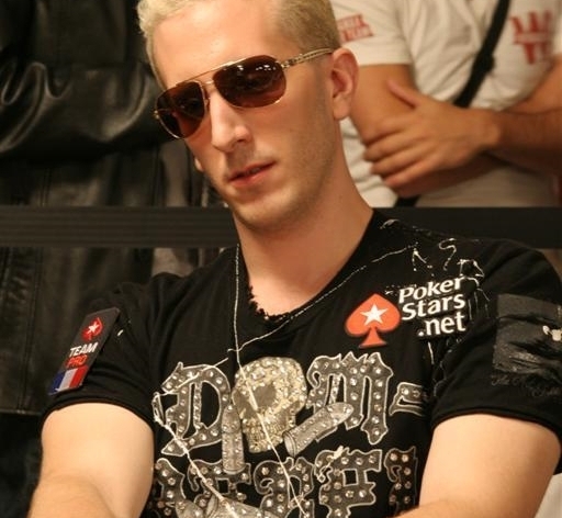 Main Event, den 3: Chvála postupuje s 290.000