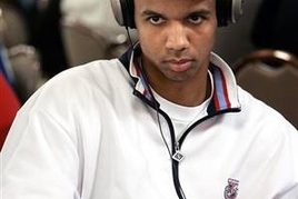 Main event, den 6: Ivey zatím třetí