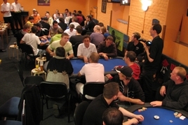 V Showdownech se propojí živý poker s onlinem na FacePokeru