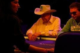 WSOP: Brunson musel ze zdravotních důvodů opustit turnaj předčasně