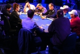 WSOPE den 2: Dědiče zabila série flipů