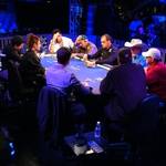 WSOPE den 2: Dědiče zabila série flipů