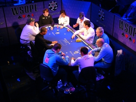 WSOPE den 4: Seating a kompletní chipcount