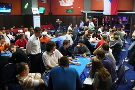 ČPF Main Event den 1B: Favorité pokračují