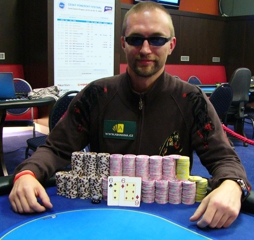 Main Event ČPF: Titul pro profíka z Abanany