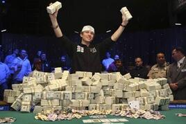 Peter Eastgate prodal svůj WSOP náramek za $150 tisíc