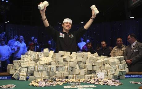 Peter Eastgate prodal svůj WSOP náramek za $150 tisíc