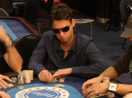 Hark123 si zahraje u jednoho stolu s Danielem Negreanu