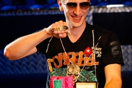 WSOP: &quot;Zelenáč&quot; ElkY světovým šampiónem v Seven Card Studu