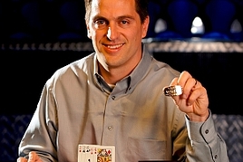 WSOP: Sextonovi v Seven Card Studu vyfoukl titul nováček Chris Viox