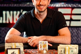 WSOP #55: Dvanáctý náramek není Hellmuthovi souzen