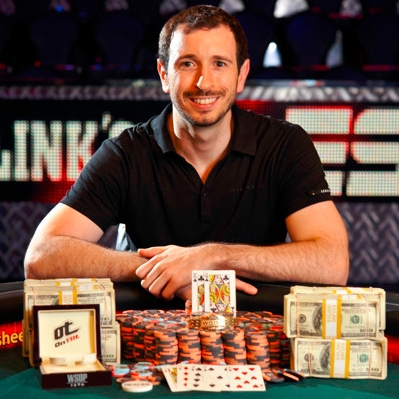 WSOP #55: Dvanáctý náramek není Hellmuthovi souzen