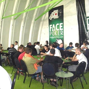 Hiphopeři si na svém kempu zahráli také poker