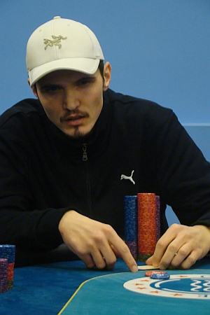 Finálovému stolu závěrečného freerollu ČPT 2011 vévodí Jakub Pastrňák