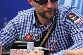 MČR NLHE: Z Čechů má nejlépe nakročeno Martin Hrubý