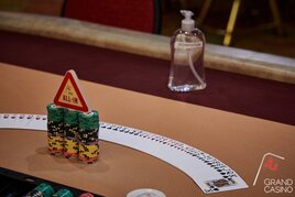 Aš Poker Giants: Z úvodního dne Main Eventu postoupilo 22 hráčů