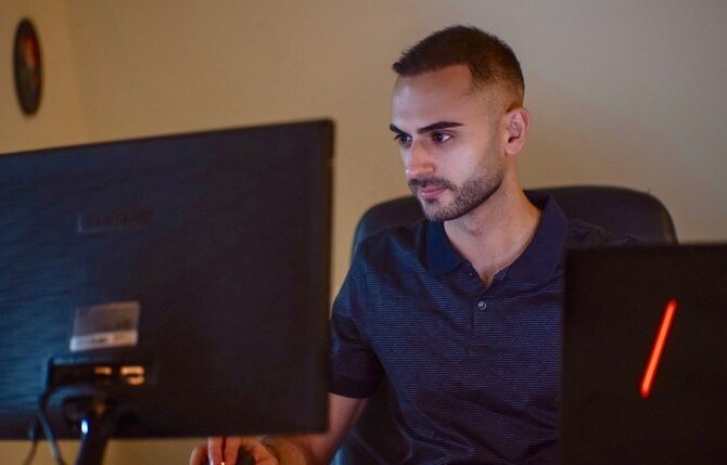 Měl by Madanzhiev zůstat světovým šampionem pro rok 2020?