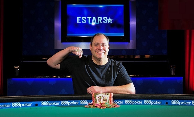 Nejede poker? Baker s Gregorichem zabrali přes $700K na zápasech NFL