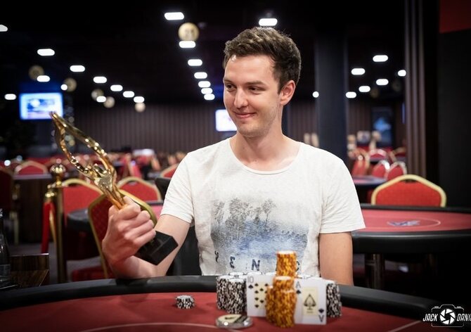PFS Super High Roller: 450K pro Jana Bednáře!