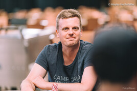 WSOP Main Event: Růžička busto, Hrabec, Nechanský a Plesův pokračují