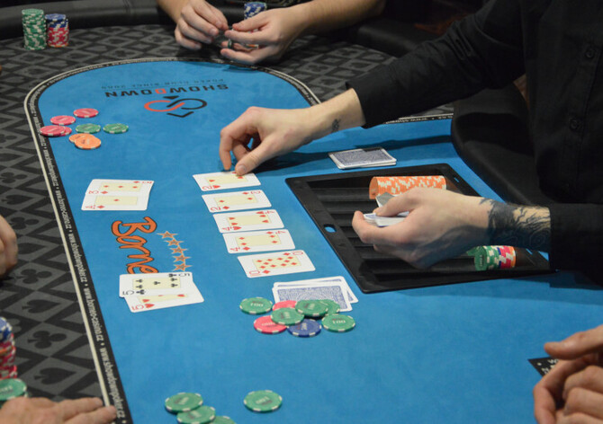 Červnový pokerový mix v Showdown Poker Clubu tě pořádně osvěží!