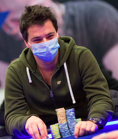 EPT Prague Main Event: David H. mezi chipleadery, pokračuje i Kabrhel!