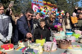Trochu radosti! Leon Tsoukernik uspořádal pro malé Ukrajince dětský den