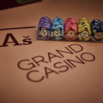Aš - Víkendovou klasiku v Grand Casinu okořenil 9-way deal