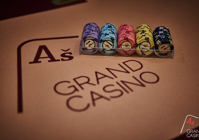 Aš - Víkendovou klasiku v Grand Casinu okořenil 9-way deal