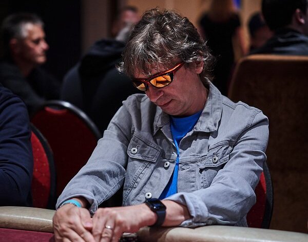 Aš - GCA Main Event €100K: Cenci druhý po dni 1A