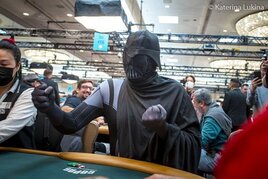 WSOP: Hellmuthova epizodka v Main Eventu, nevyhrál ani jednu handu