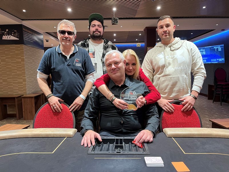 pokertrip_deal