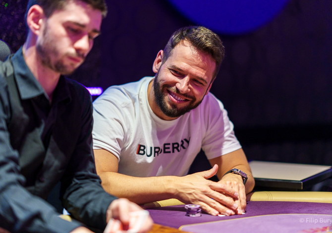 Rozhovor s Fotbalistou: Jak zvládá novou roli otce a zároveň úspěšného pokerového hráče?!