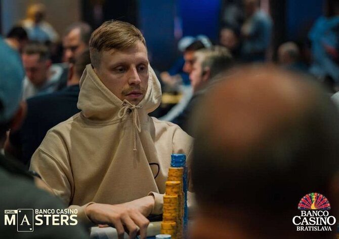 Banco Casino Masters #34: Zbývá 16 hráčů - Desset chipleaderem