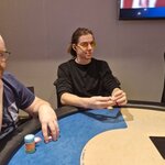WSOPC: Ráma Préma skoro milionář po dni 1B Mini Main Eventu
