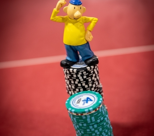 Poker Fever: Český Lojza šampionem Mini High Rolleru. Milion v Mainu v ohrožení