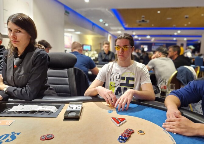 King&#039;s: Ze sobotních flightů People&#039;s Poker Tour postoupila šestice CZ hráčů v čele s Rámou Prémou
