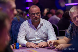 WSOP Main Event: Osmkrát busto. Černý český den 2ABC. Záškodný a Nakládal pokračují