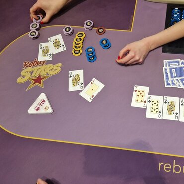Rebuy Stars Kladno: V půlmilionovém Big Tuesday v Oaze zvítězil v rámci 5-way dealu Jan Krizsan