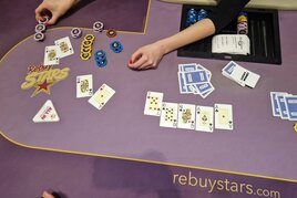 Rebuy Stars Plzeň: V dopláceném sobotním půlmilionu proběhl deal v osmi