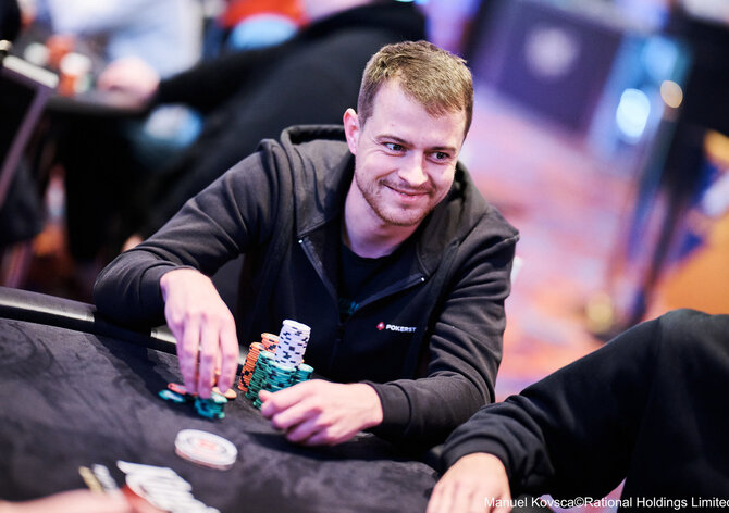 Eureka Main Event €1M GTD: Röhlich chipleaderem finále, ve hře i Kocáb