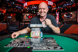 WSOP: Sedmý náramek pro legendárního Johna Hennigana