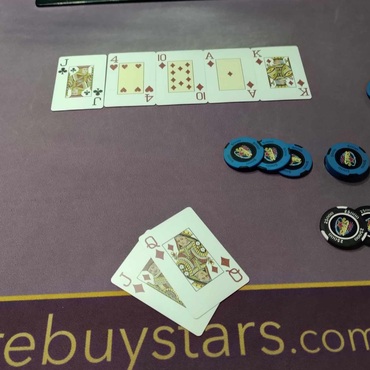 Rebuy Stars Kladno: Páteční Summer Chill 500K GTD končil 3-way dealem s vítězným "Jarmilem"