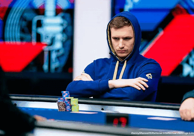 EPT Prague: Hrabec postoupil v €10K Mystery, Kolářík pokračuje ve €1K Freezeoutu!