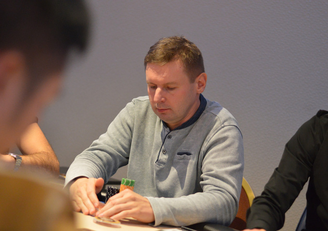 Hilton: Listopadovou ČPT chipleaduje po prvním flightu Richard Hromčík