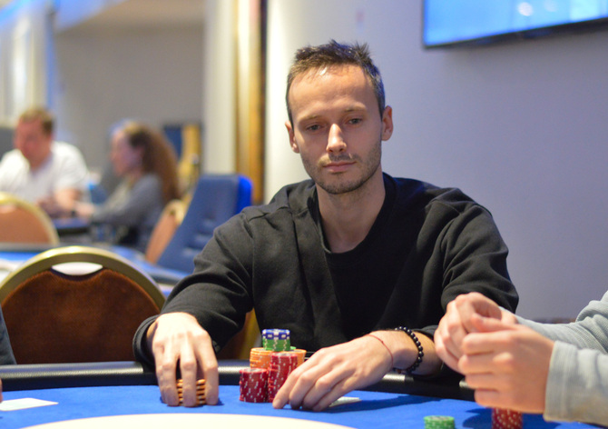 ČPT říjen (Hilton) 1M GTD: Jech s Macoveiem chipleadery dne 1B