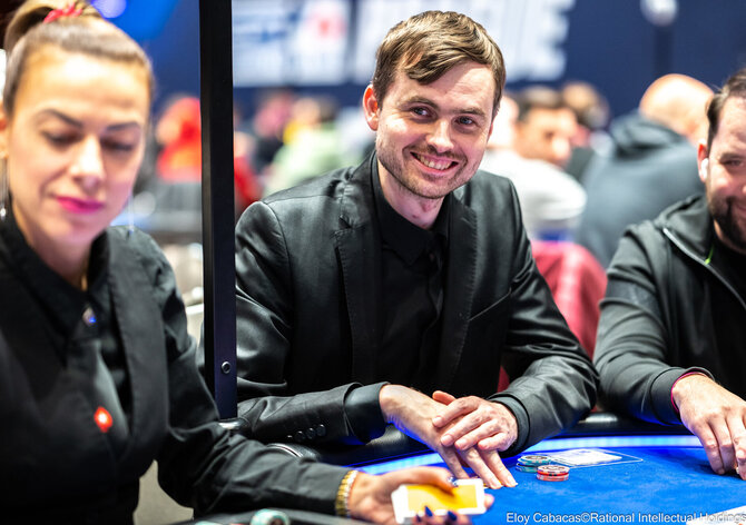 Eureka Prague: Rekord! Martin Kabrhel mezi chipleadery před startem druhého dne!