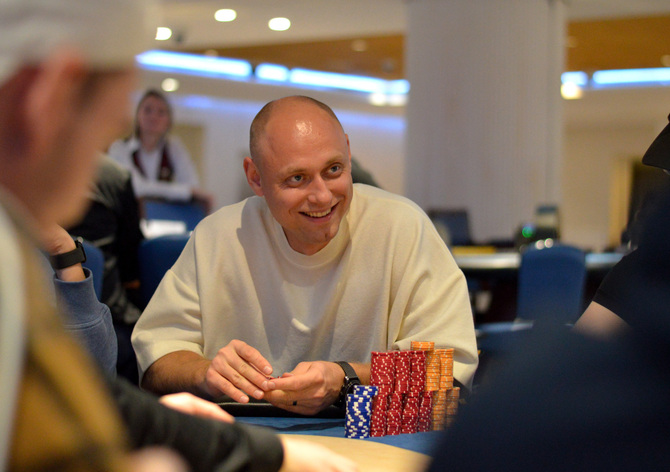 WSOPE: Boje o náramek v plném proudu, české postupy v Milionu i PLO